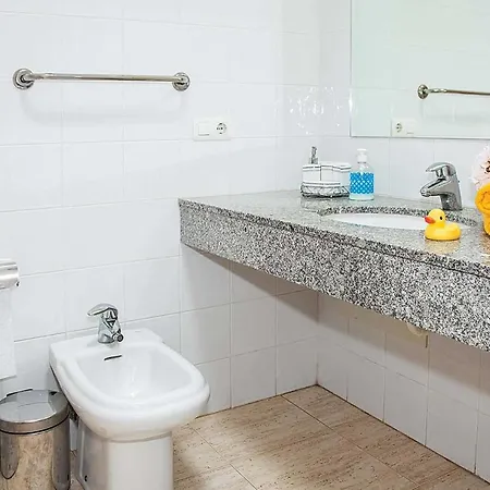 Playa Blanca Sleeps 6 Air Con Wifi Villa