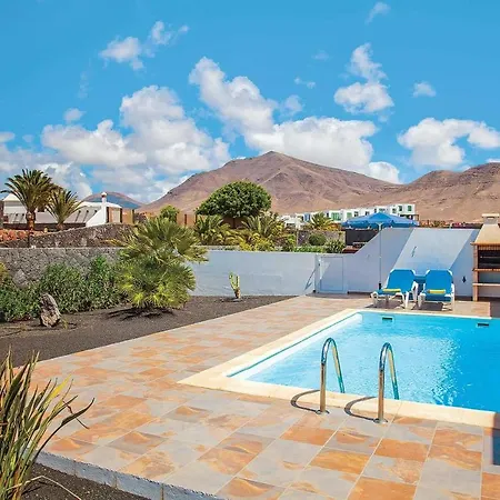 Villa Playa Blanca Sleeps 6 Air Con Wifi